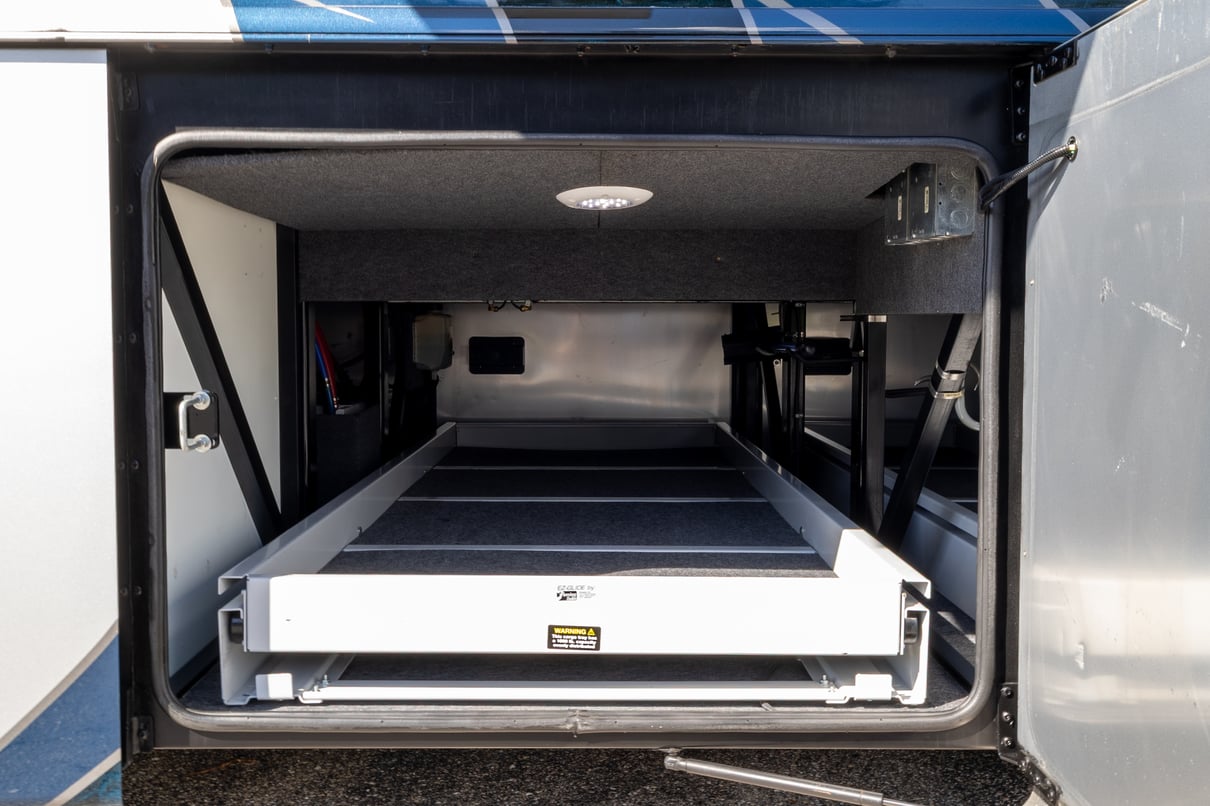 2020 Foretravel Realm FS605 LVMS gallery image-37