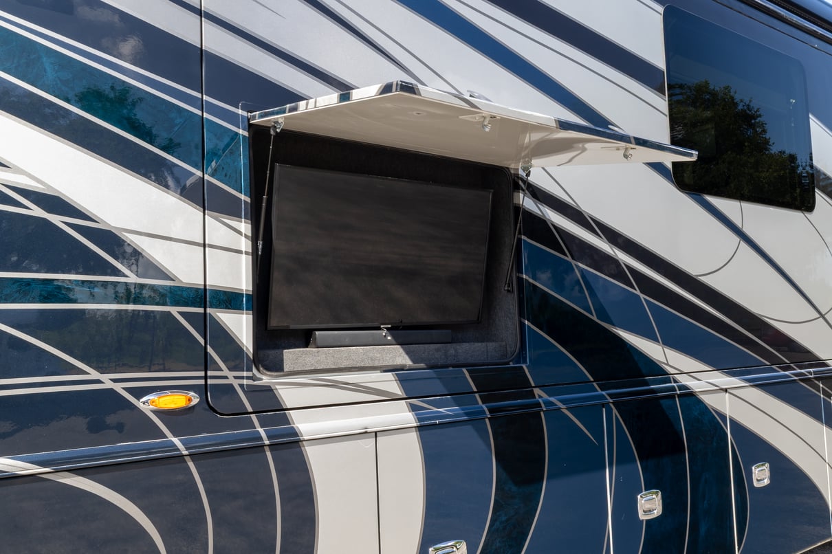 2020 Foretravel Realm FS605 LVMS gallery image-41