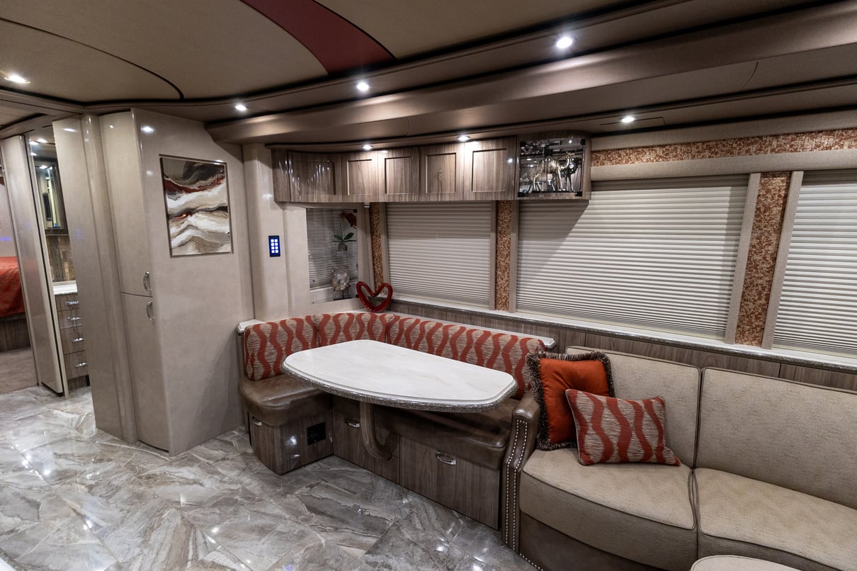 2019 Prevost Marathon X3 45 gallery image-16