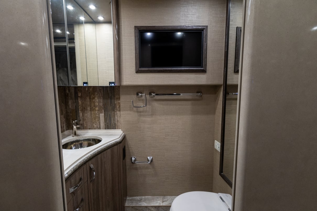 2019 Prevost Marathon X3 45 gallery image-22